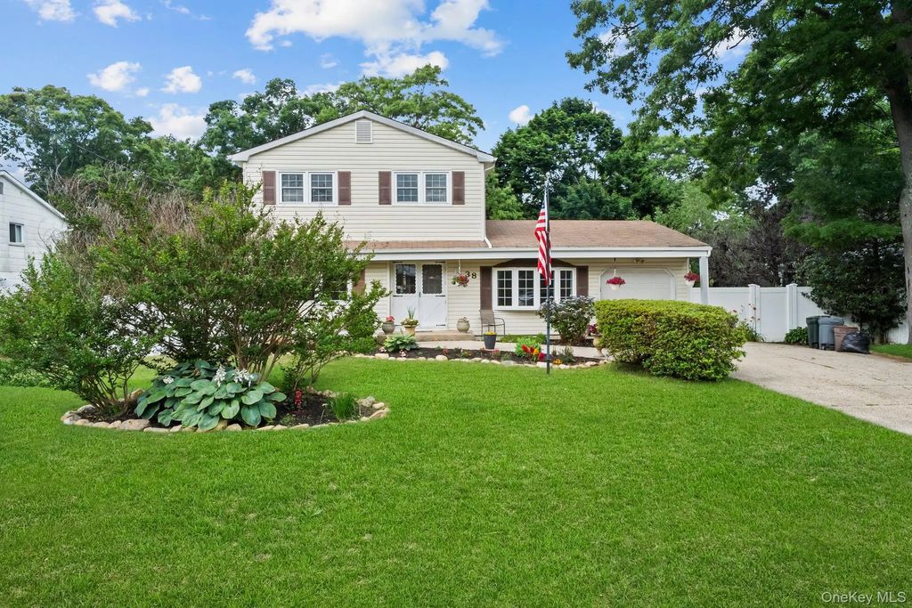 38 Pamlico Avenue, Ronkonkoma