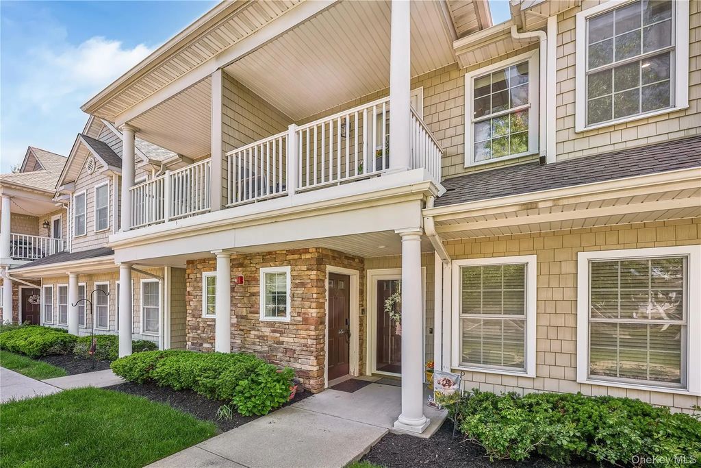 32 Della Drive, West Babylon