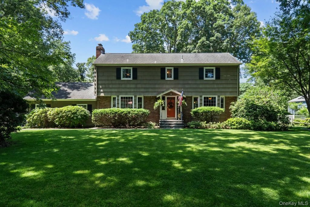 8 Washington Avenue, East Setauket