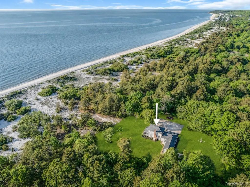 3651 Soundview Avenue, Peconic