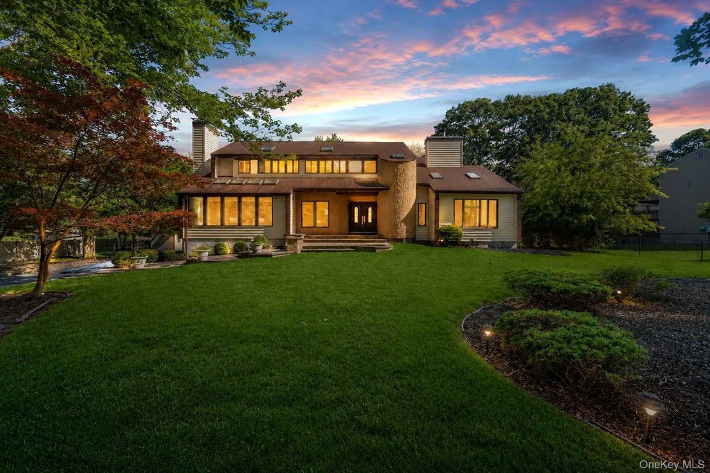 3 Indian Valley Road, East Setauket