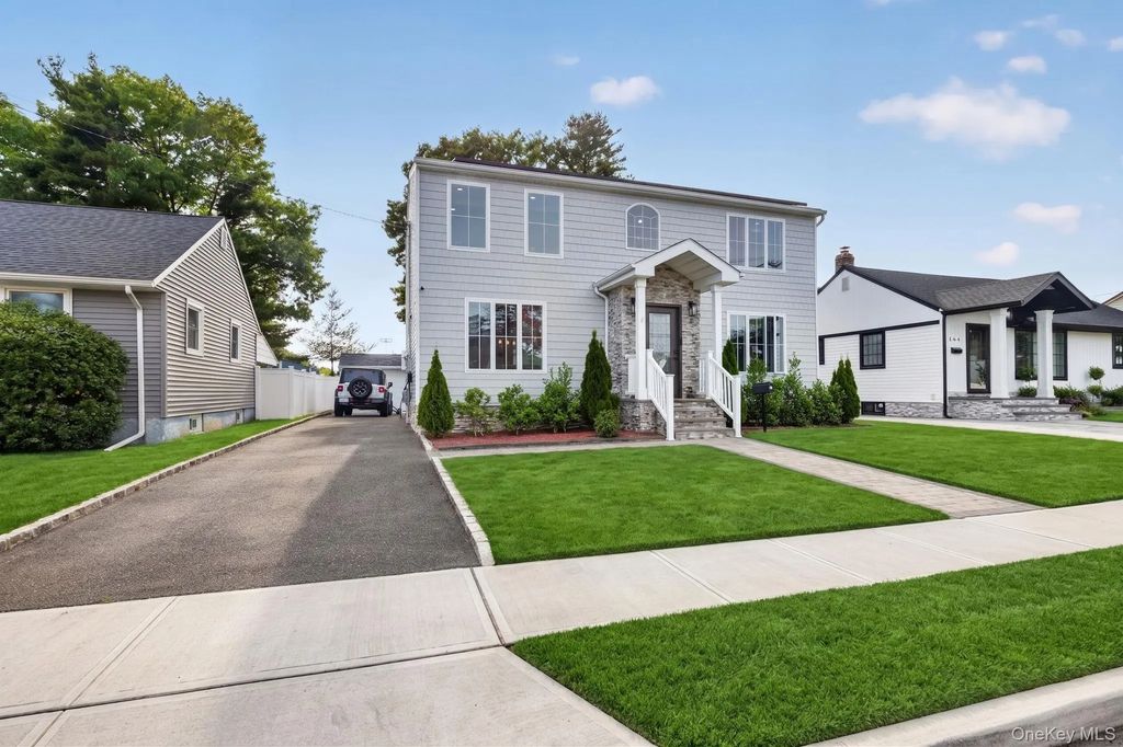 99 Kuhl Avenue, Hicksville