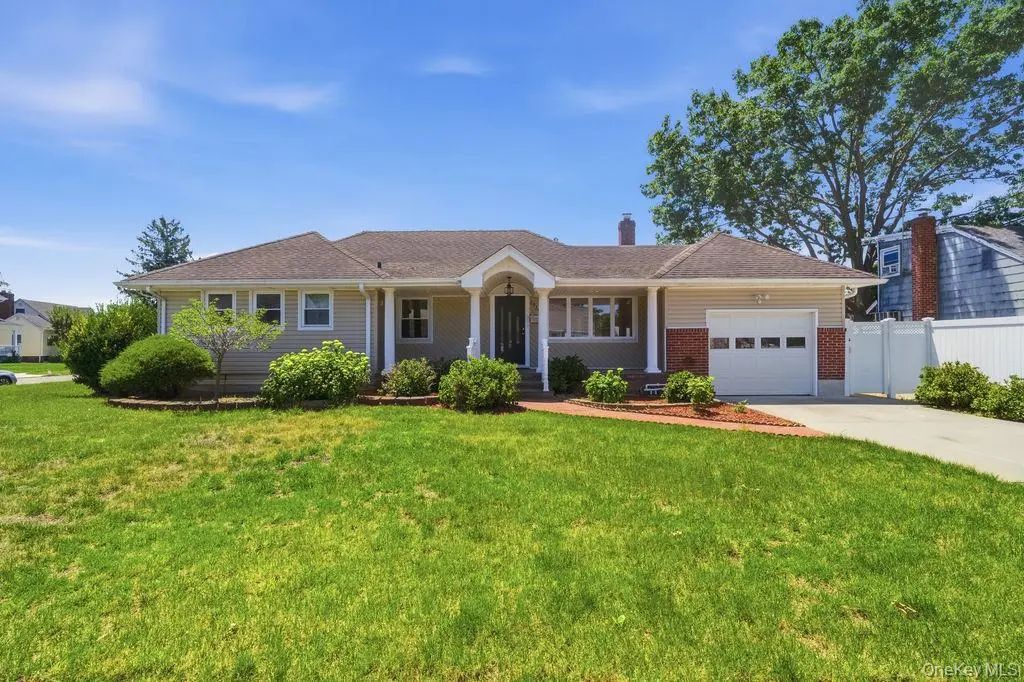 2934 Kinloch Road, Wantagh