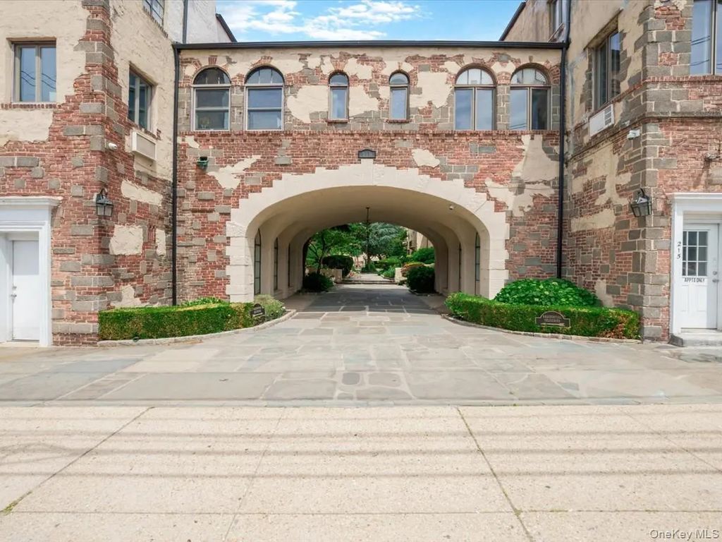 215 Middle Neck Road # Building 8 -3a, Great Neck