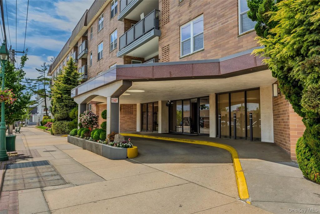 360 Central Avenue # 128, Lawrence