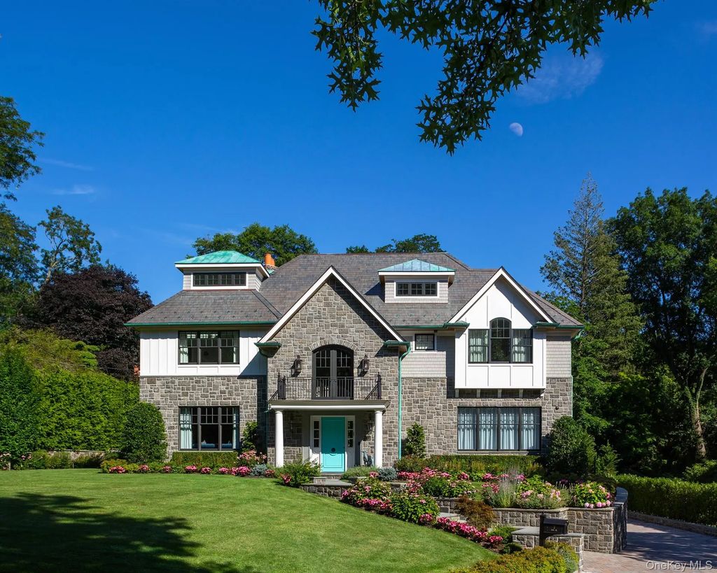 7 Pine Drive, Great Neck