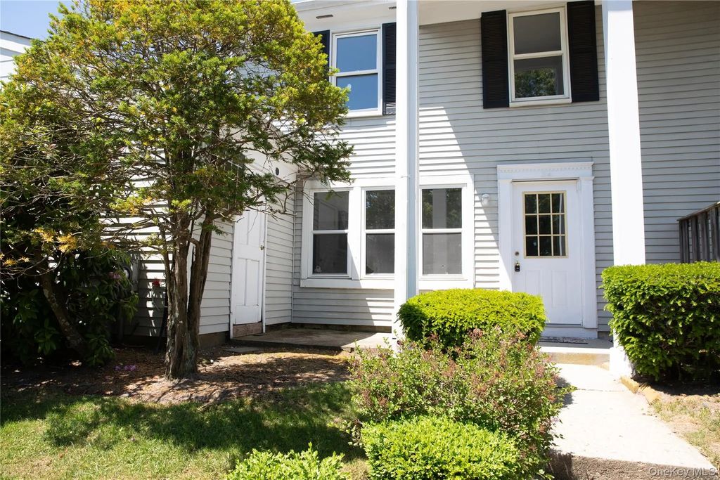 3 Valley Forge Court # 3, Ridge