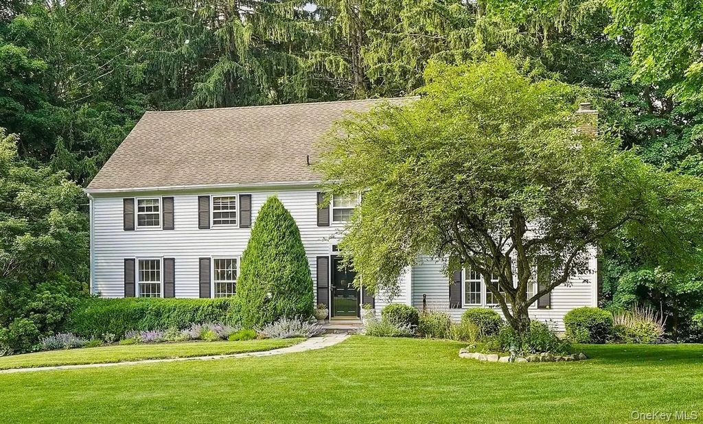 5 Diane Court, Katonah