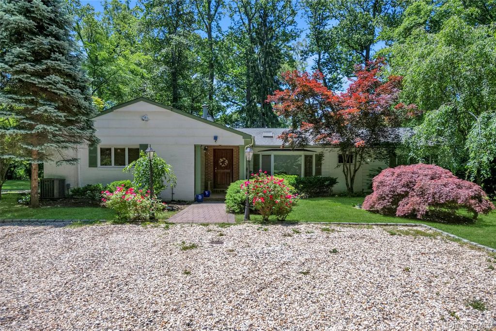 5 Eden Roc Drive, Locust Valley