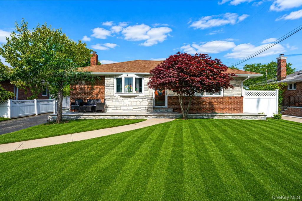 117 Wadsworth Avenue, Levittown
