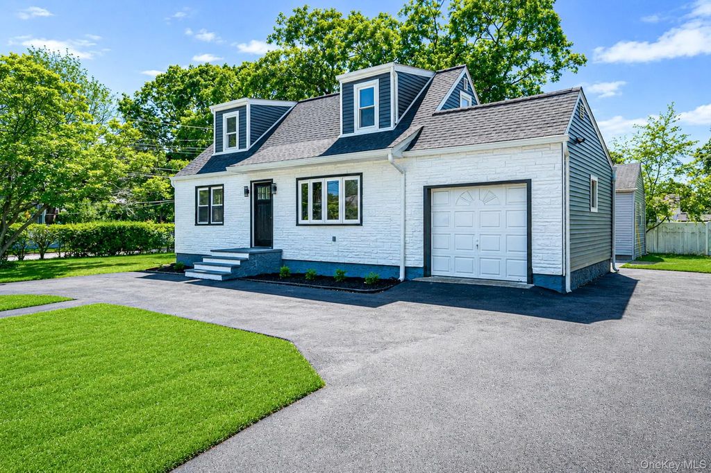 26 Brandon Avenue, Amityville