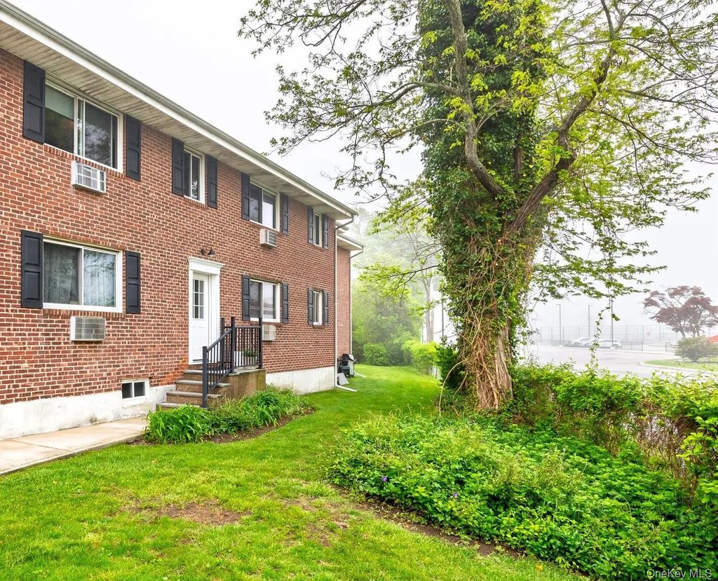 200 Merrick Road # F, Amityville