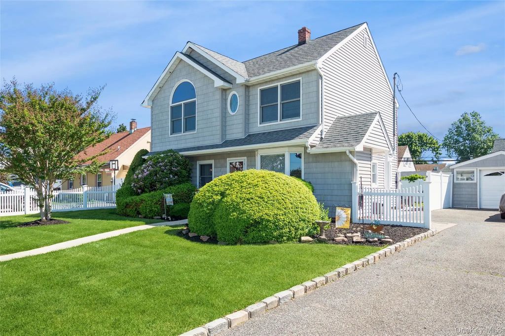 49 Harness Lane, Levittown