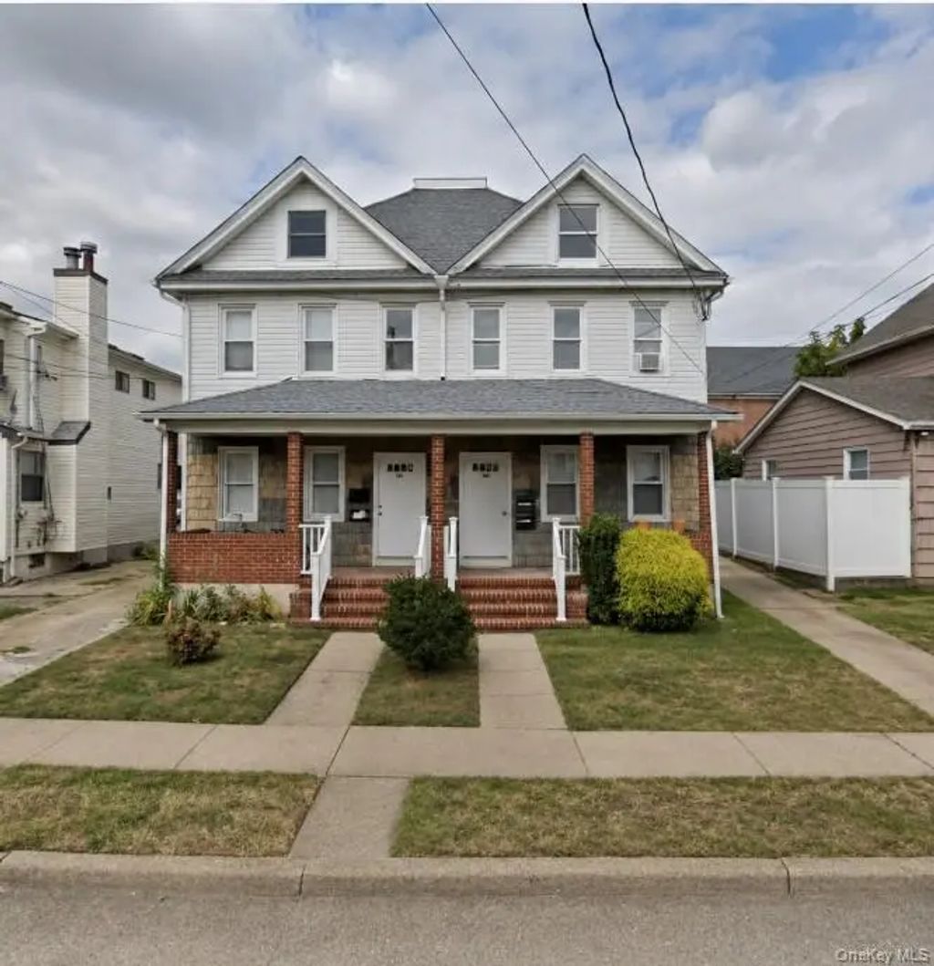 158 Cleveland Avenue, Mineola