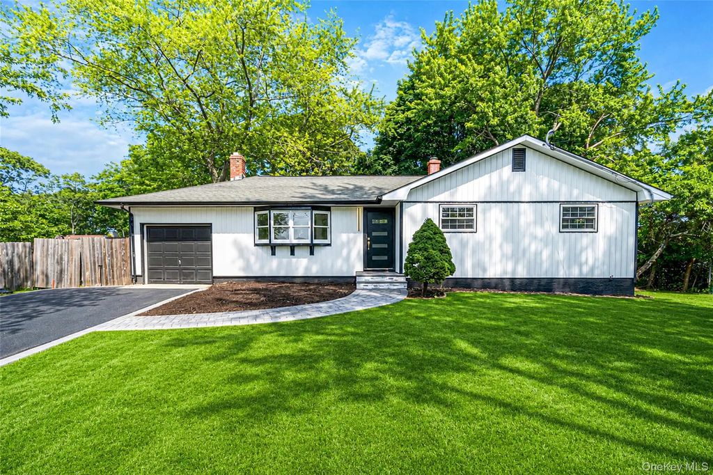 267 Woodhull Avenue, Port Jefferson Station