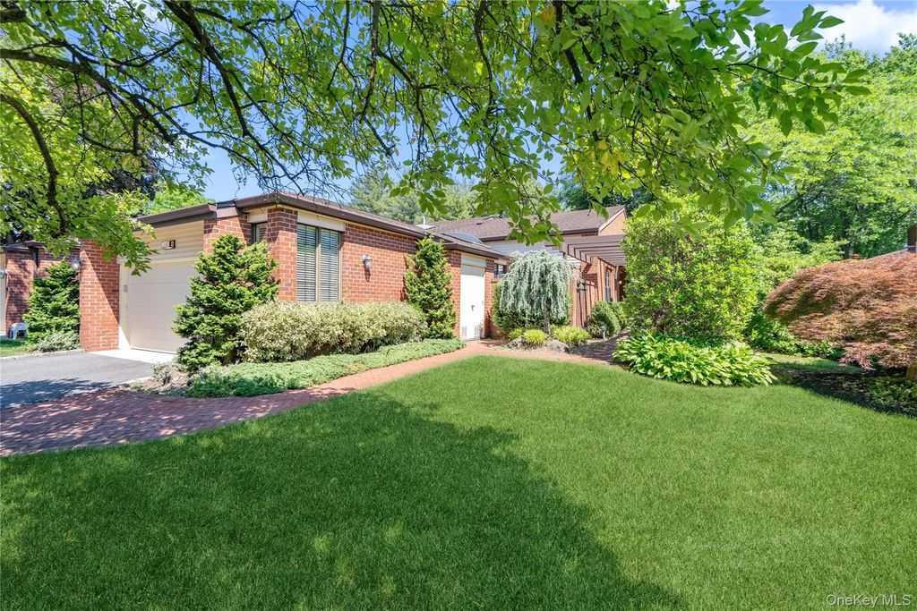 265 Sparrow Drive # 265, Manhasset