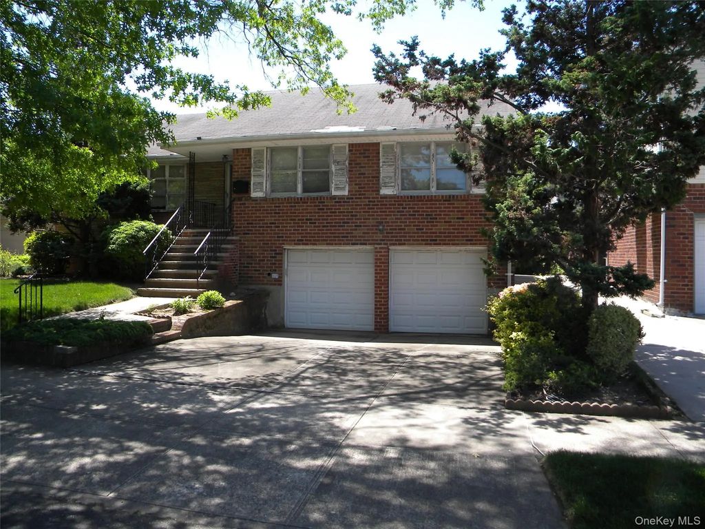 2810 210th Place, Bayside