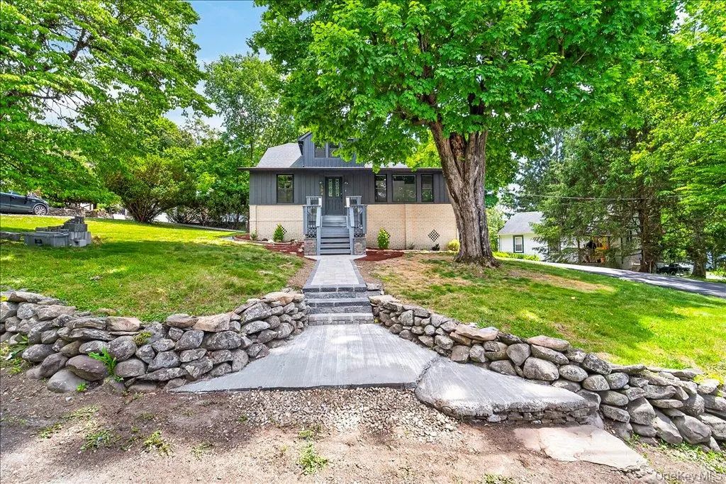 584 Shore Drive, New Windsor