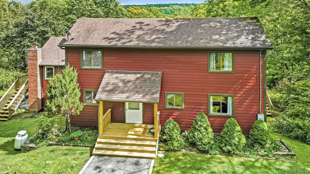 587 Dutch Hill Road, Roscoe
