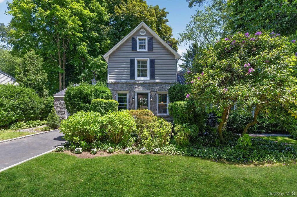 136 Lodge Avenue, Huntington Station