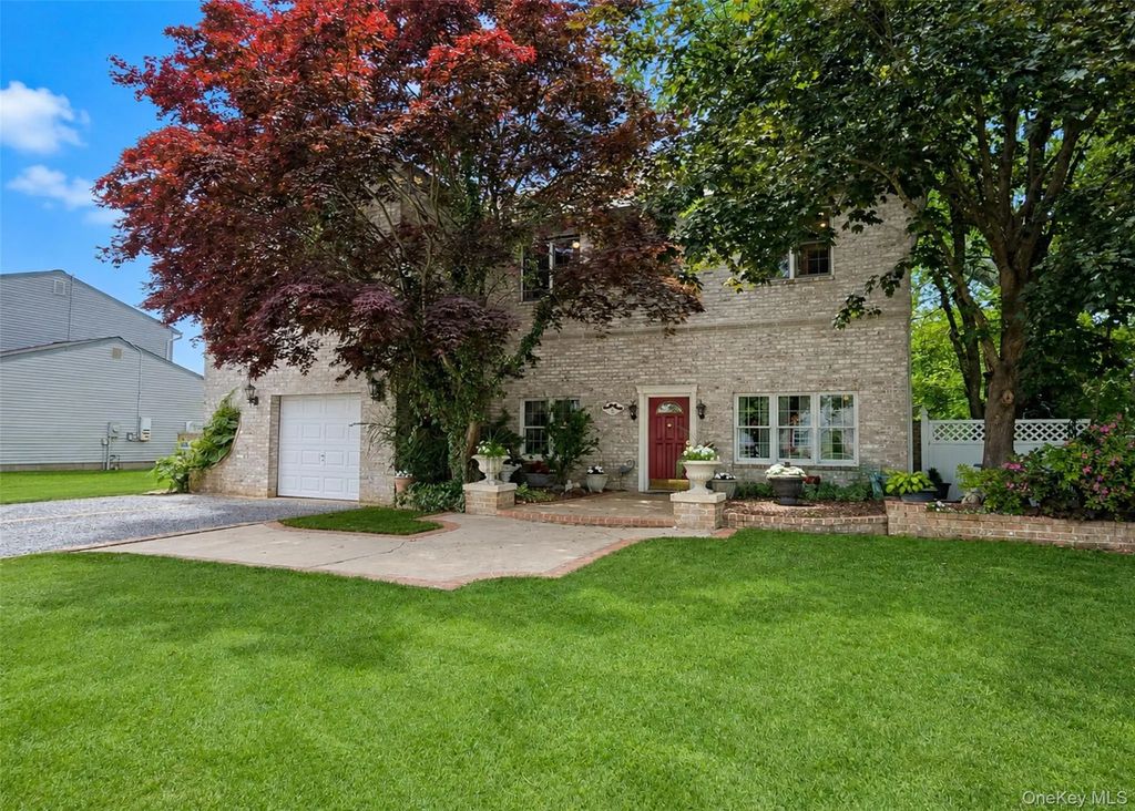 6 Naybor Avenue, Medford