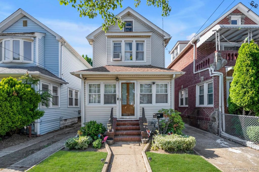 225-13 95th Avenue, Floral Park