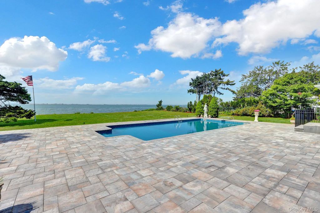 6 Last Lane, Hampton Bays