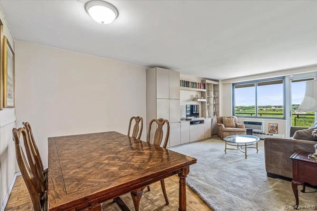 220-55 46th Avenue # 12e, Bayside