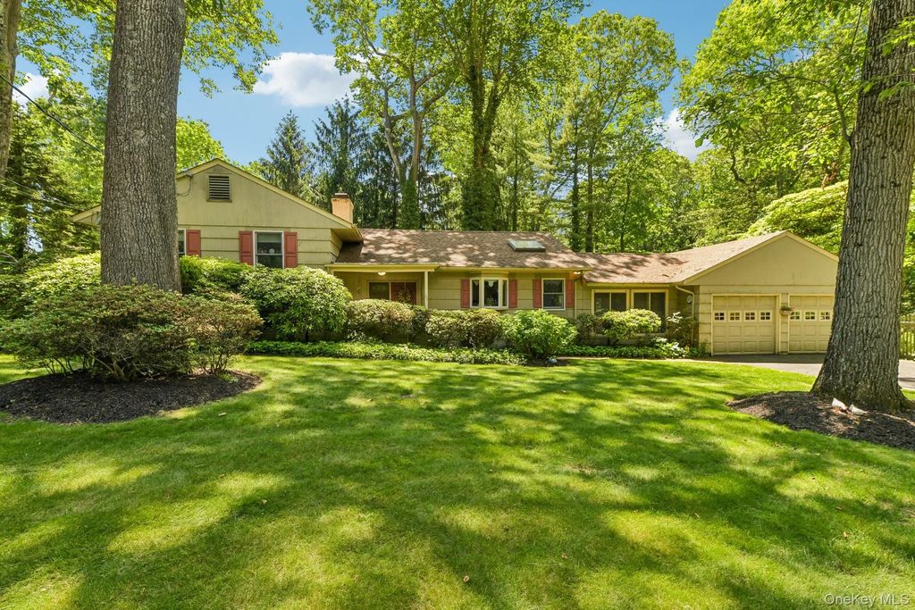 47 Mayfair Drive, Huntington