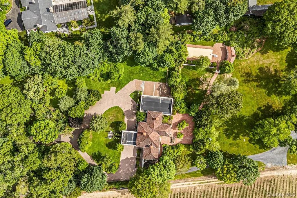 952 Cedar Swamp, Old Brookville