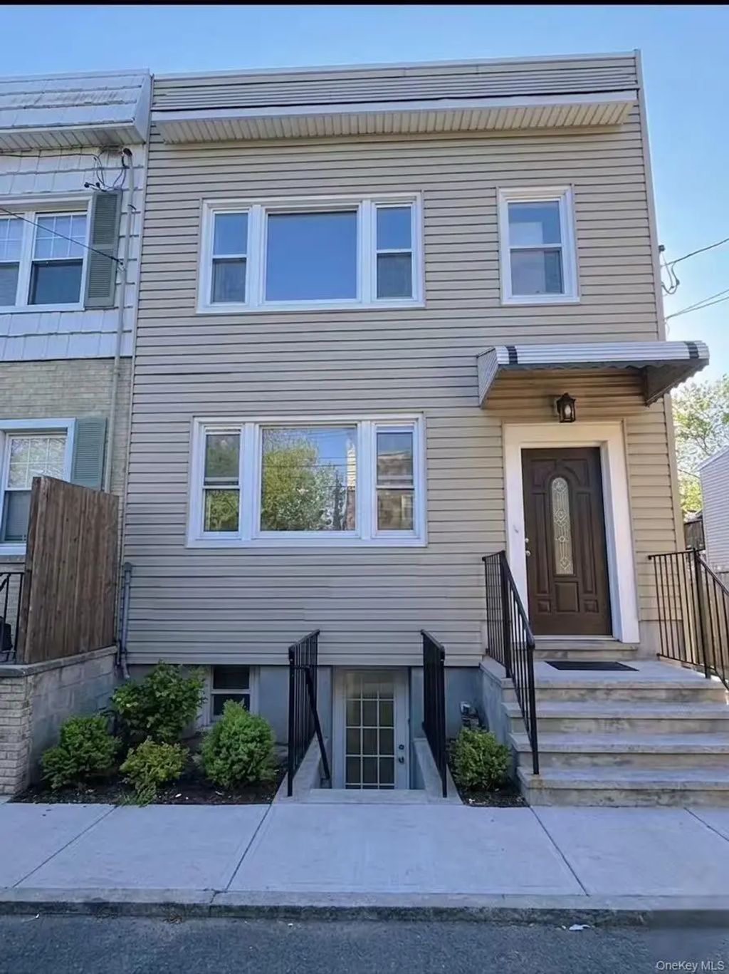 5752 75th Street, Middle Village