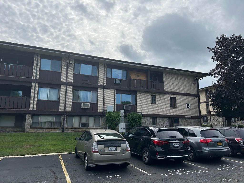 260 N. Main Street # B-18, Spring Valley