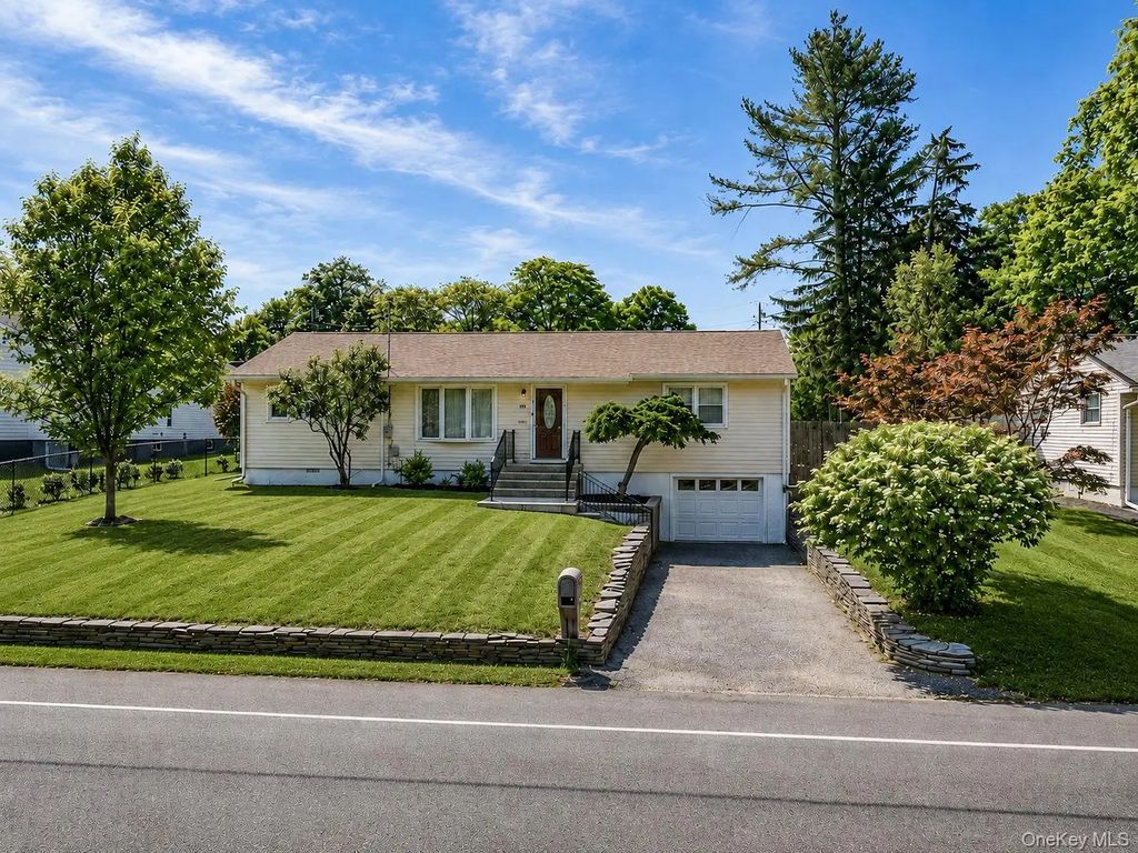 145 Wawayanda Avenue, Middletown