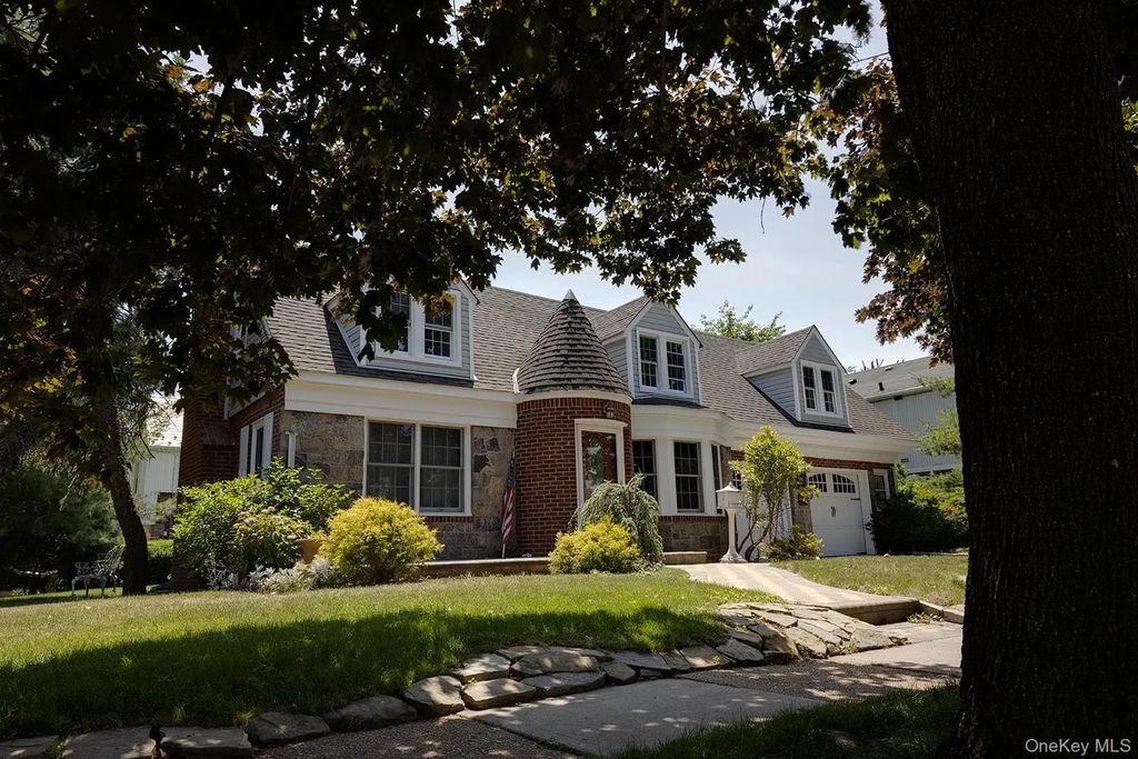 478 Carnation Avenue, Floral Park
