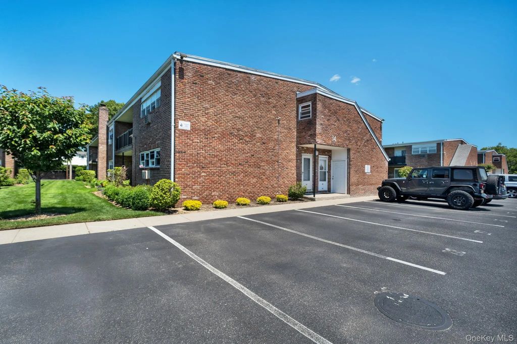 14 Ivy Street # 1a, Farmingdale