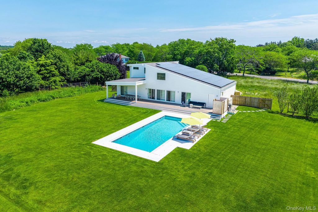 420 Old Farm Road, Orient