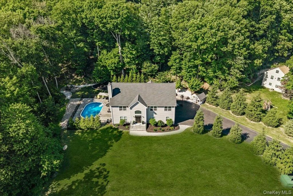 103 Teakettle Spout Road, Mahopac