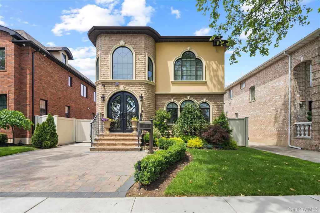 15755 23rd Avenue, Whitestone