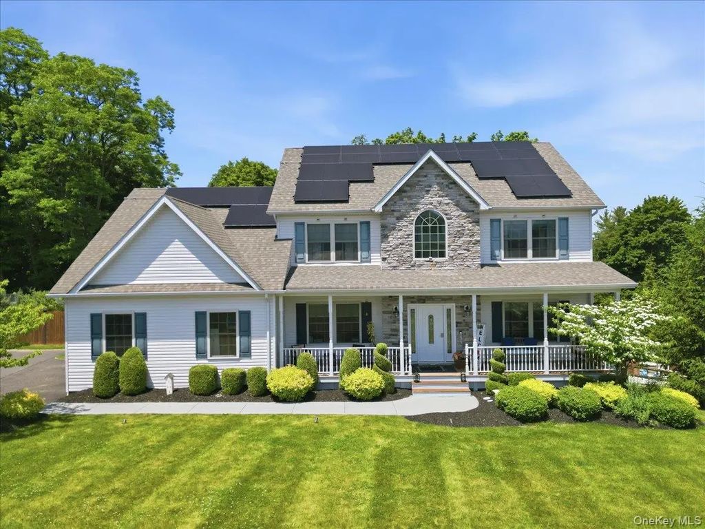 5 Gleneagles Court, Monroe