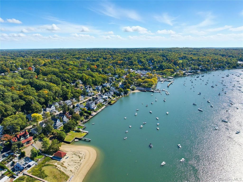 131 Bayview Avenue, Northport