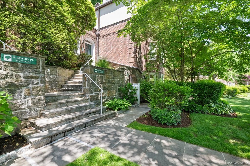 9 Sentry Place # Tr, Scarsdale