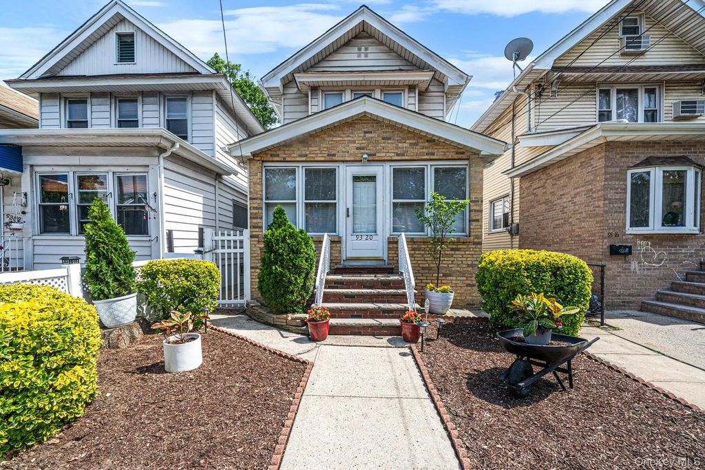 9320 92nd Avenue, Woodhaven