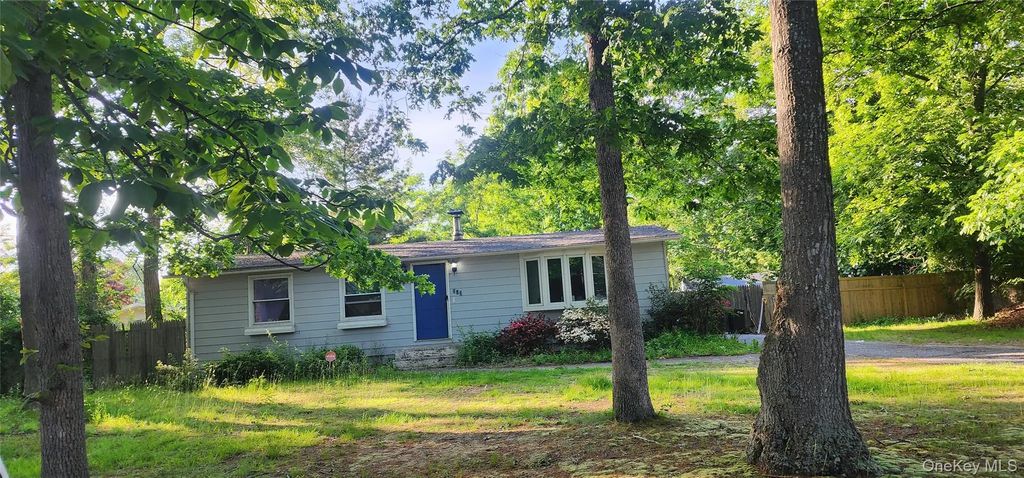 273 Cedar Road W, Mastic Beach