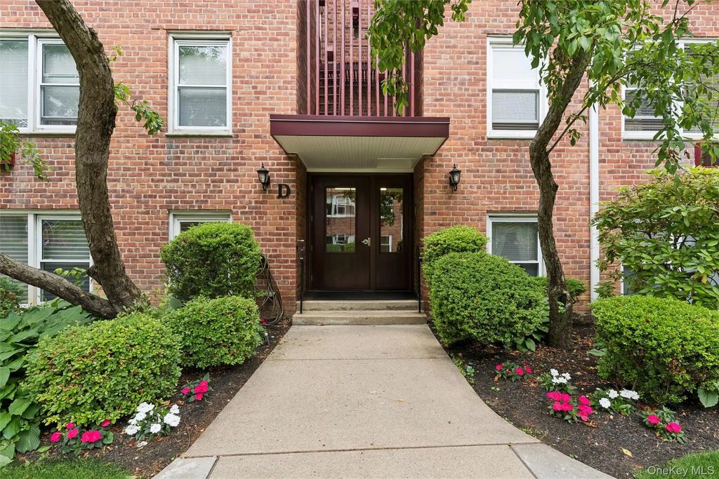 61 Maine Avenue # D12, Rockville Centre