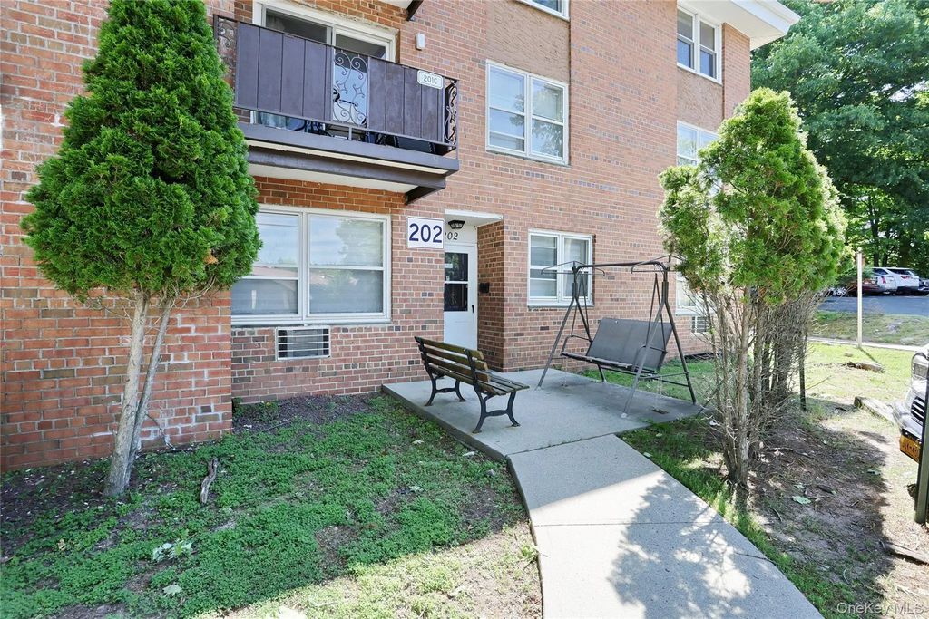 202 Kearsing Parkway, Monsey