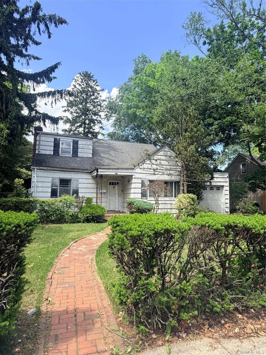 182 E Rockaway Road, Hewlett