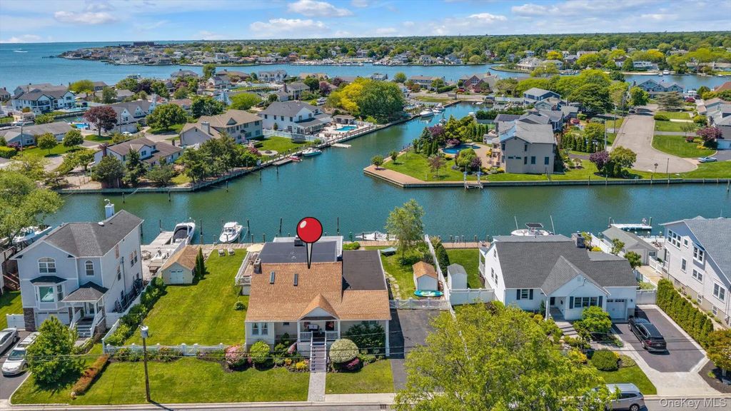 52 Bayview Avenue, Babylon