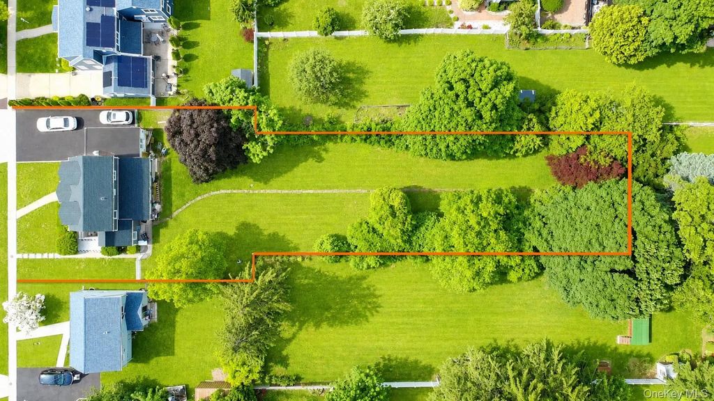 54 Twinlawns Avenue, Hicksville