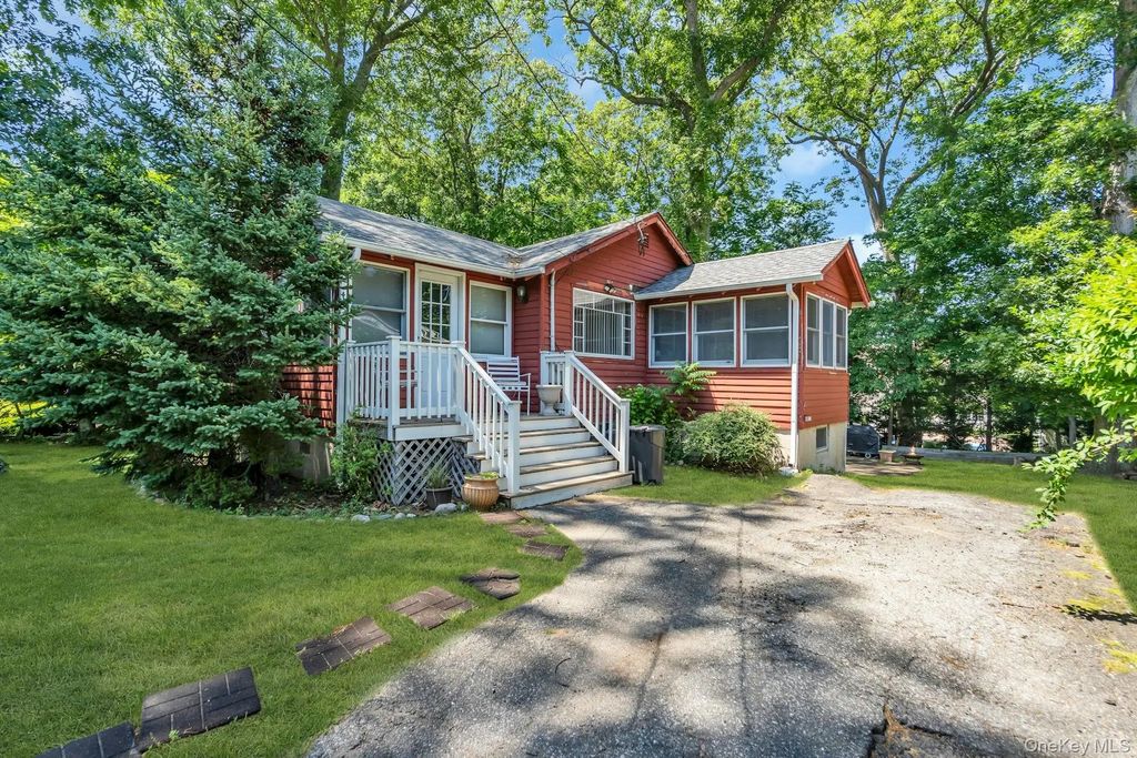 33 Cedar Drive, Miller Place