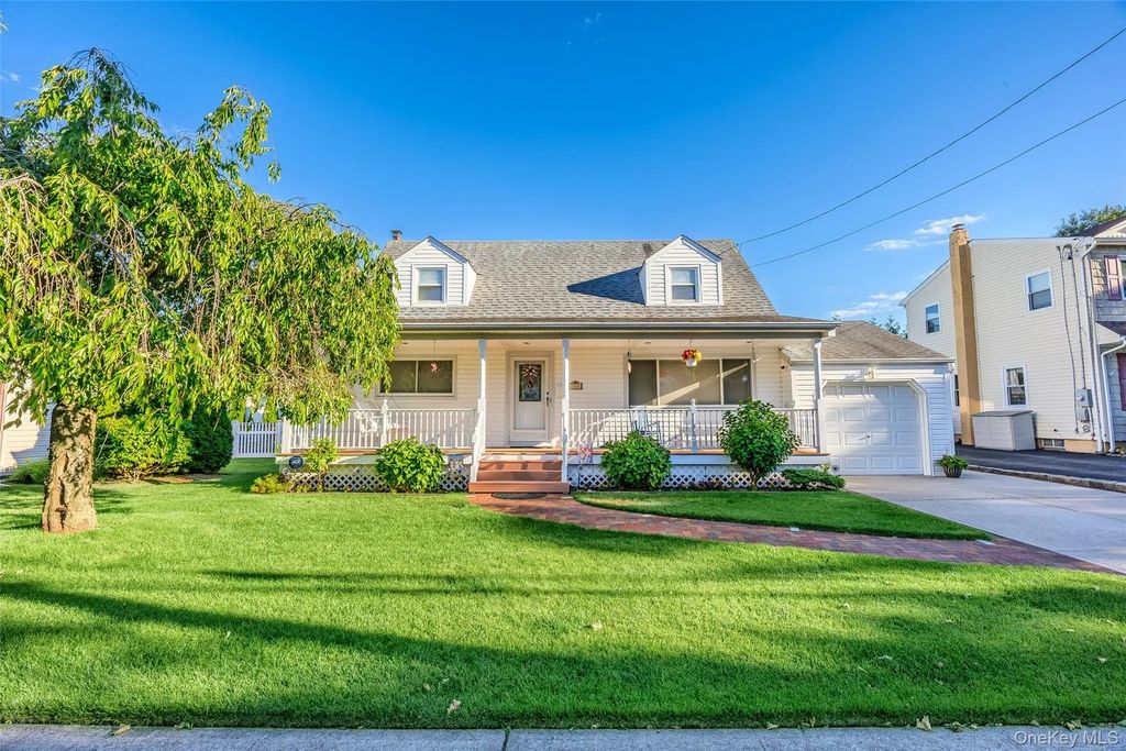 162 N Elm Street, Massapequa